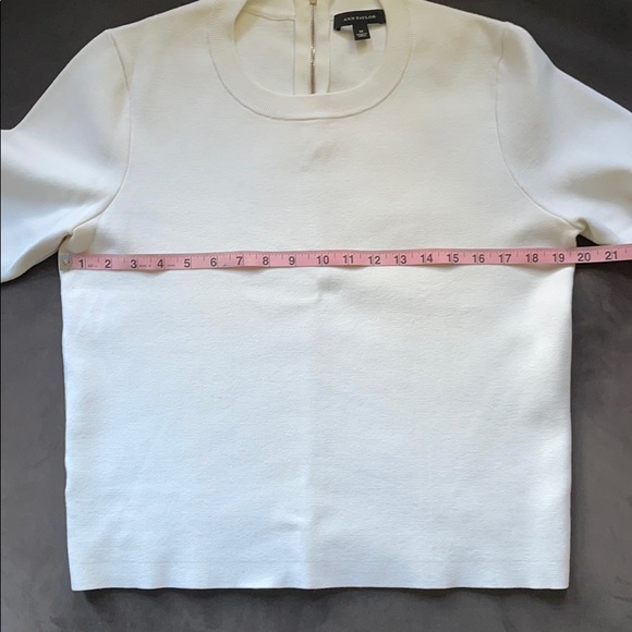 Ann Taylor top - Thick, stretch material - Picture 4 of 9